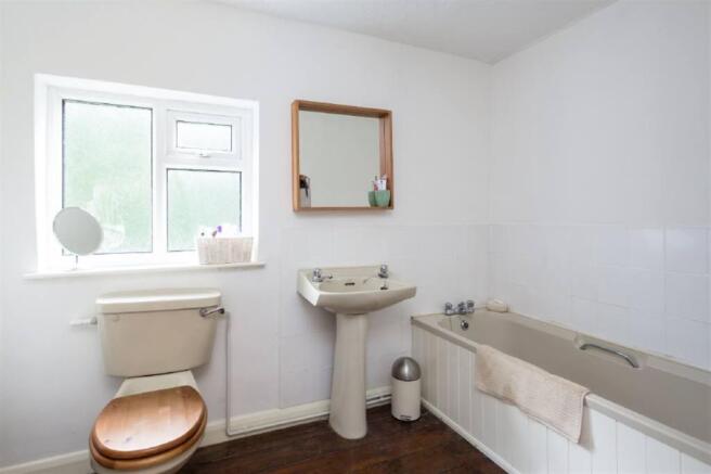 BATHROOM / W.C.