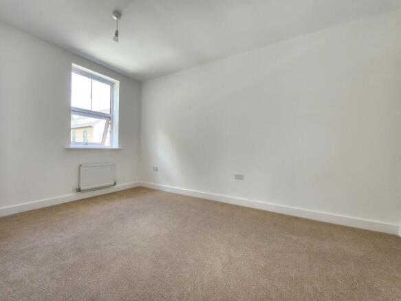 3 bed Semi-Detached to rent Image 9