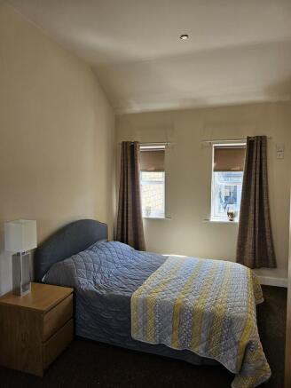 3 bed Semi-Detached to rent Image 6