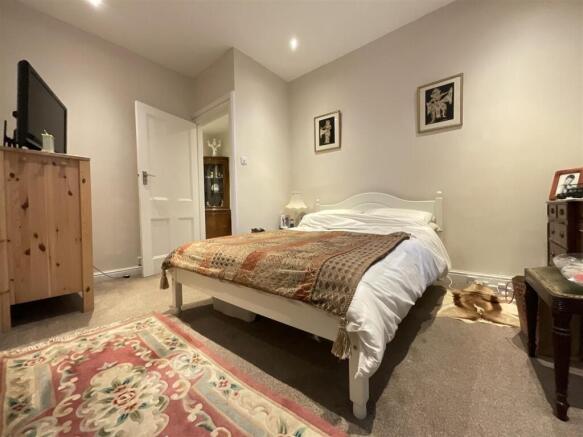 2 bed Flat for sale Image 8