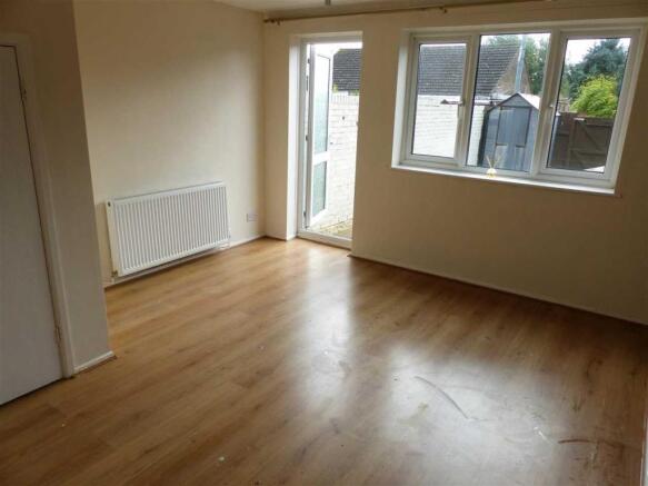 LIVING/DINING ROOM