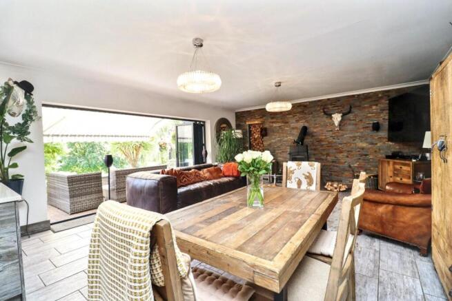 4 bed Detached for sale Image 9