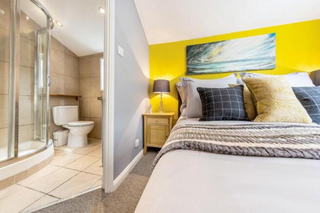 En-Suite Bathroom