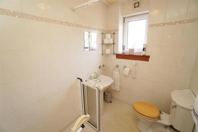 bathroom1.jpg