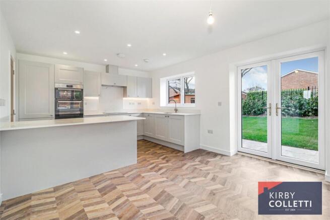 KITCHEN/DINING ROOM