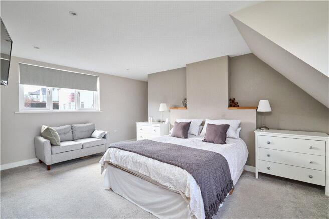 5 bed Detached for sale Image 12