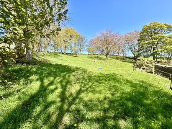5 bed Detached for sale Image 5