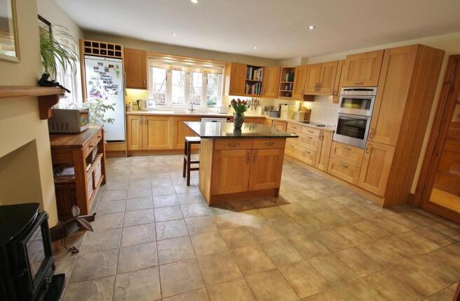 Kitchen 5.JPG