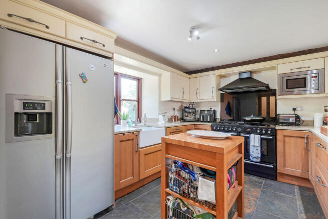 4 bed Detached for sale Image 11