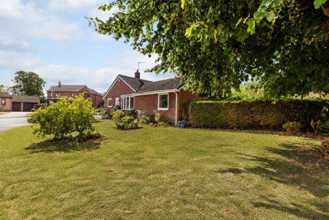 3 bed Detached Bungalow for sale Image 7