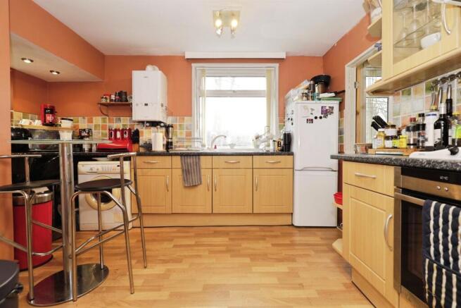 2 bed Semi-Detached for sale Image 4