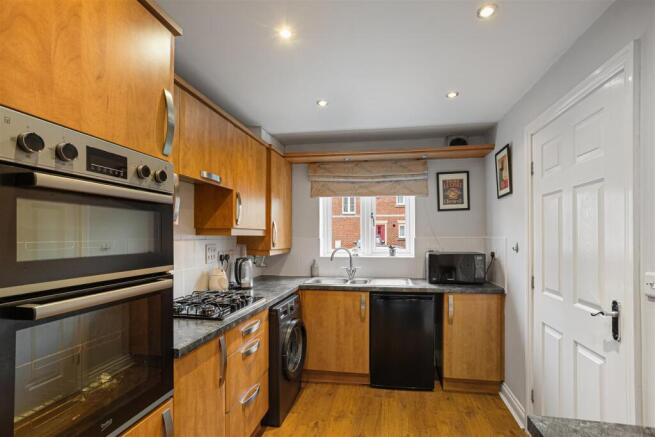 3 bed Terraced for sale Image 7