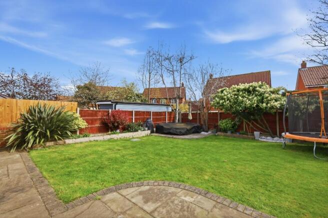 NORTHFIELDS, Grays photo 5