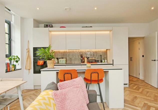 2 bed Apartment for sale Image 4