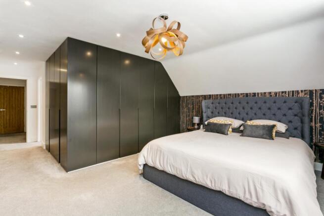 11 Ashenden Walk ...