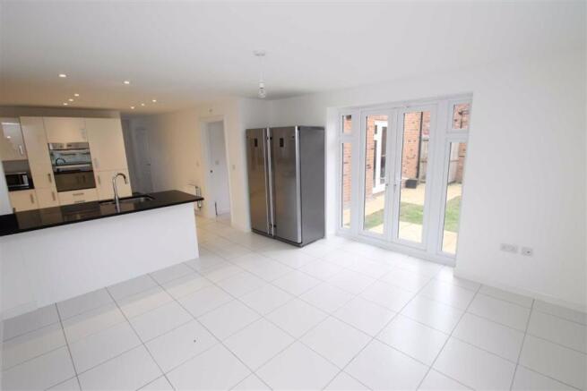 FAMILY/DINING AREA