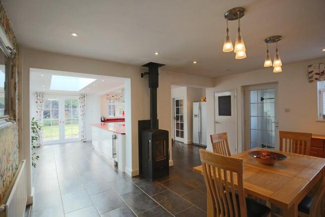 Dining to kitchen