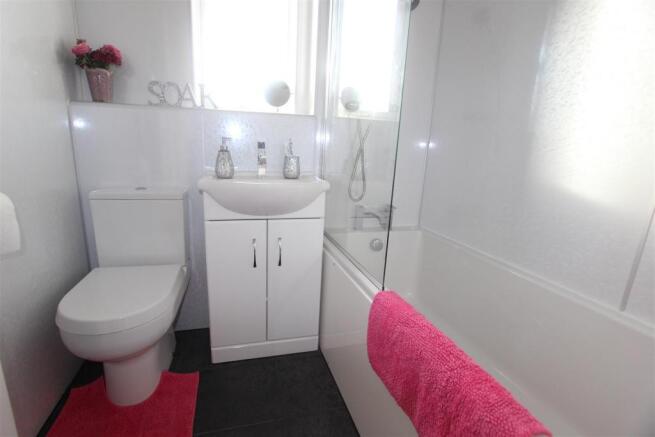 BATHROOM/WC