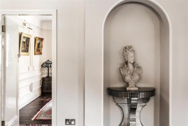 house. estate agency Hascombe reception hall
