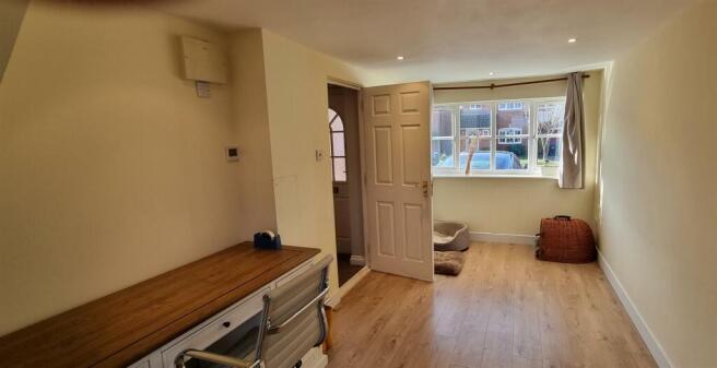 Bedroom 2 /Study