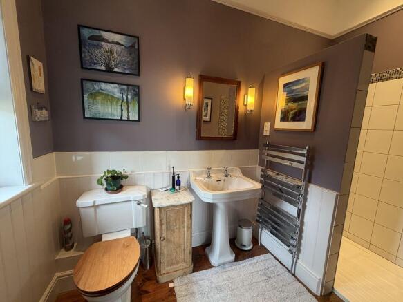 5 bed Detached for sale Image 12