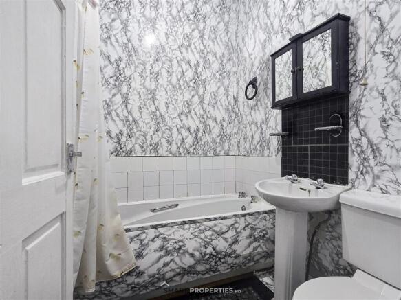3 bed Terraced for sale Image 12