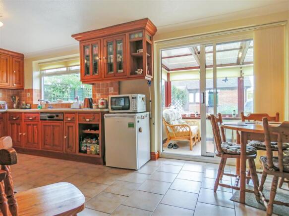 Kitchen 2.JPG