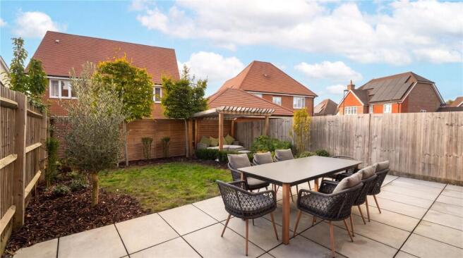 Morton Avenue, Horsham, West Sussex, RH12 photo 4