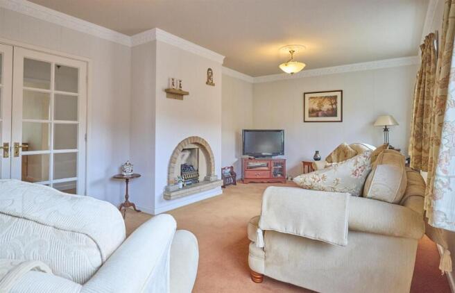 Lounge to front