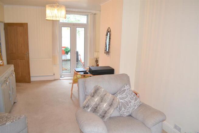 LOUNGE / DINING ROOM