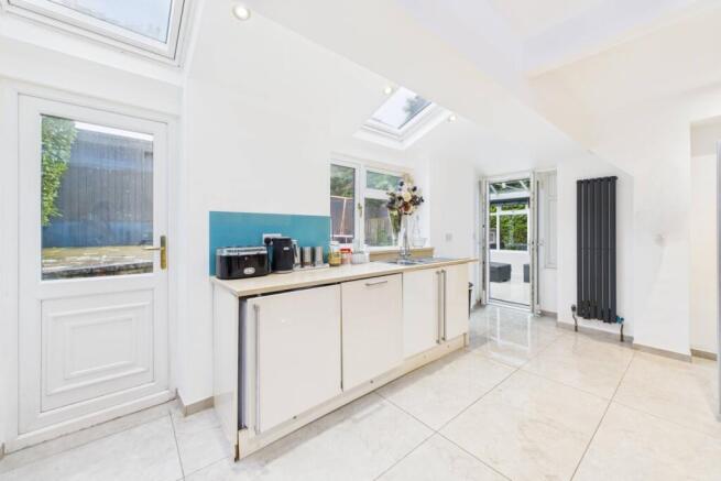 5 bed Detached for sale Image 10