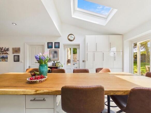 5 bed Semi-Detached for sale Image 8