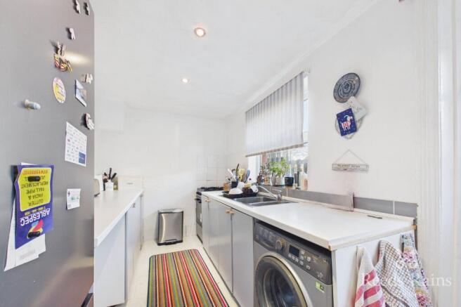 2 bed Terraced to rent Image 9