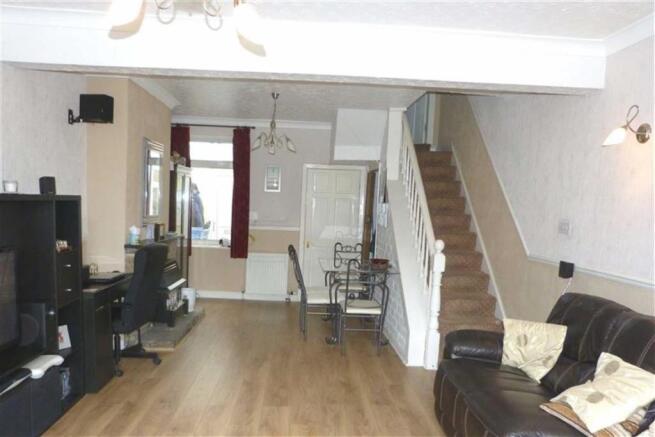 LOUNGE / DINING ROOM