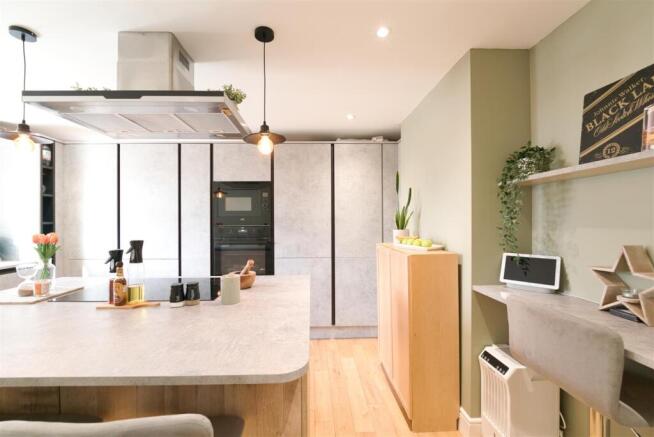 Severn Road, Weston-Super-Mare - RENOVATED THROUGHOUT photo 4