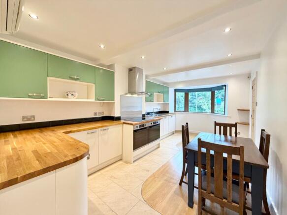 4 bed Detached to rent Image 7