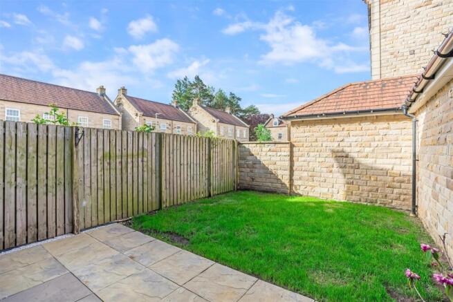 4 bed Semi-Detached for sale Image 4