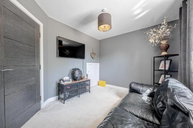 5 bed Detached for sale Image 6