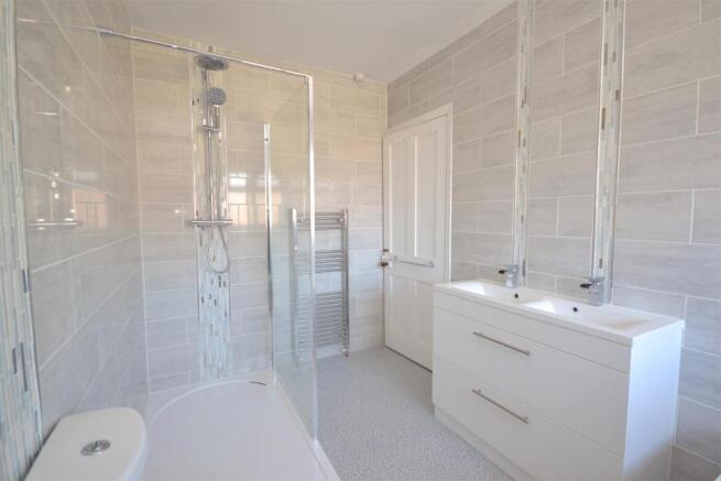 Bathroom 1 (14).jpg