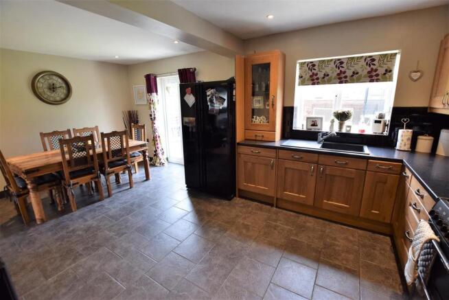 Kitchen / Dining Roo