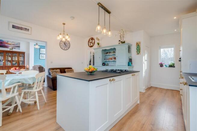 3 bed House for sale Image 12