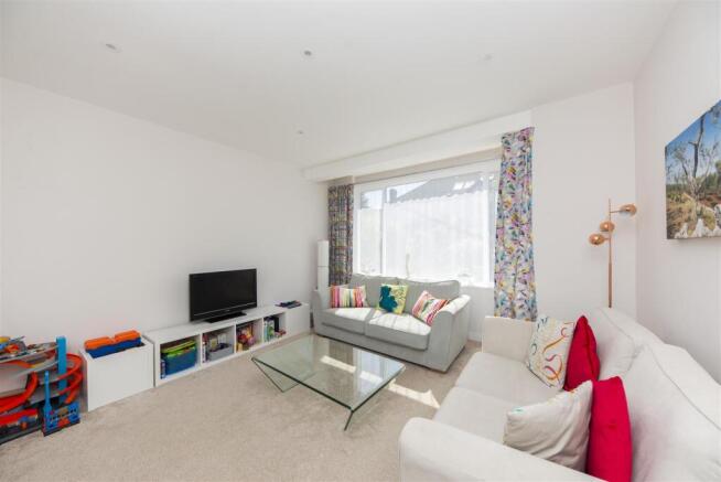 Meadow Close, Raynes Park, SW20 photo 4
