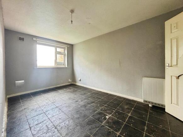 2 bed Flat for sale Image 5