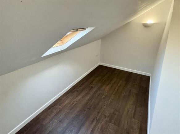 3 bed Flat to rent Image 7