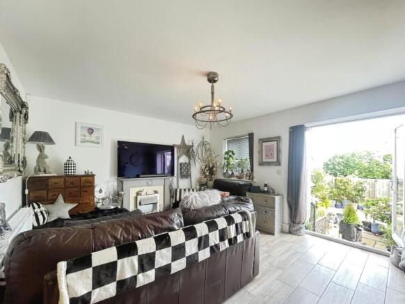 3 bed Semi-Detached for sale Image 4