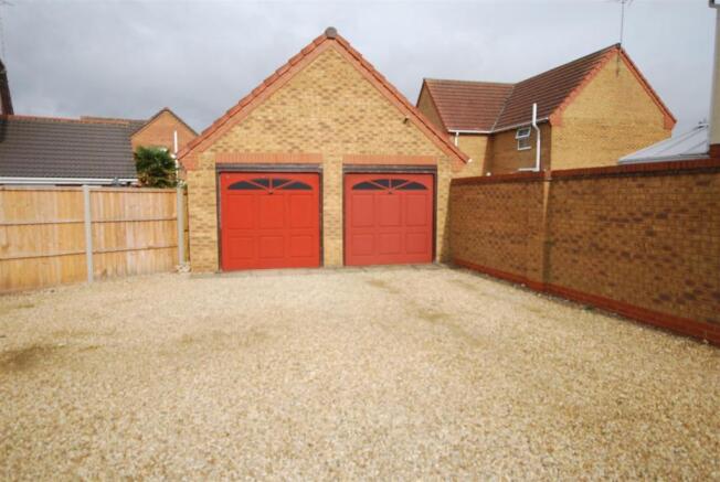 DOUBLE GARAGE: