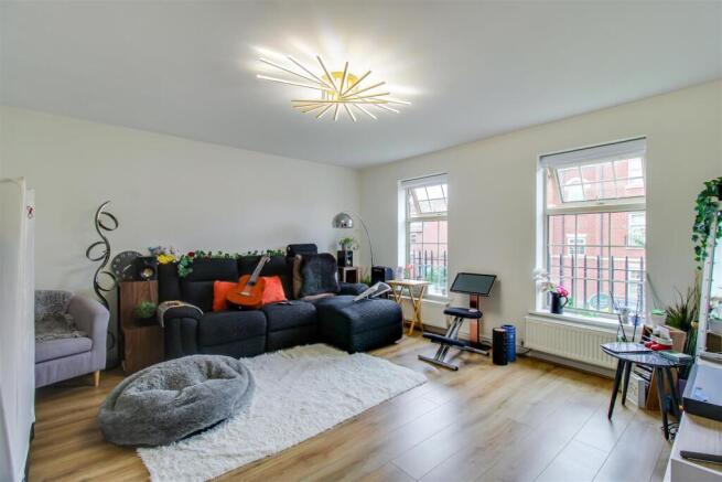 4 bed Semi-Detached for sale Image 5