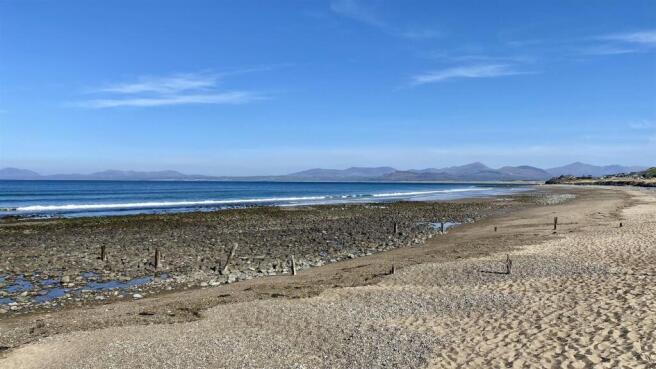 Llandanwg beach