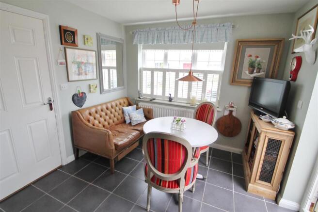 Kitchen/ Dining Room