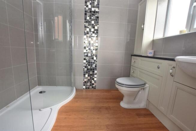 Contemporary En-Suite Shower Room